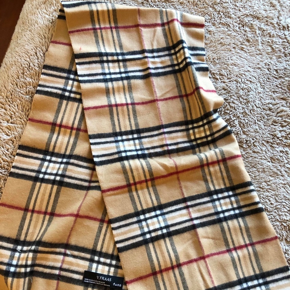 V. FRAAS scarf
